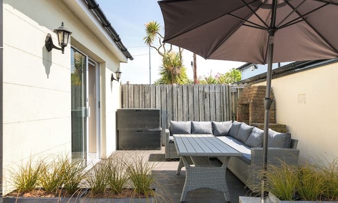 Delgany Appartement | Greystones Garden Studio for 2 down at the Harbour