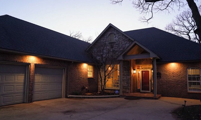 Guthrie Maison | Luxurious 3-bedroom house on Lake.Private dock with great fishing and swimming!