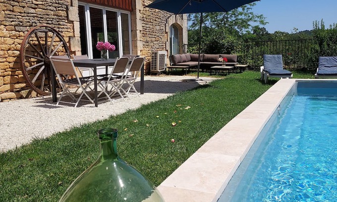 Archignac Maison | Holiday Home 'Gîte De Charme Avec Piscine Privée' with Private Terrace and Air Conditioning