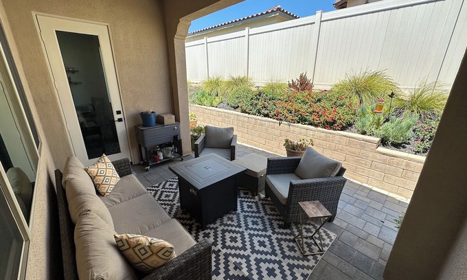Ventura County Maison | Room in house with access to gym & pool, WiFi in beautiful Santa Paula