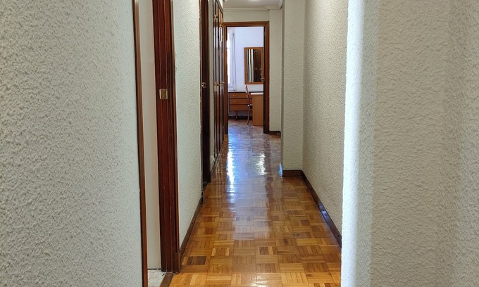 Romareda Maison | Tranquil 4-bedroom apartment with WiFi in Zaragoza
