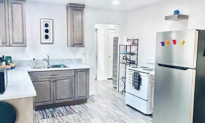 Farmington Maison | Relax & Unwind - Newly Remodeled Home - Private Backyard and Covered Patio.