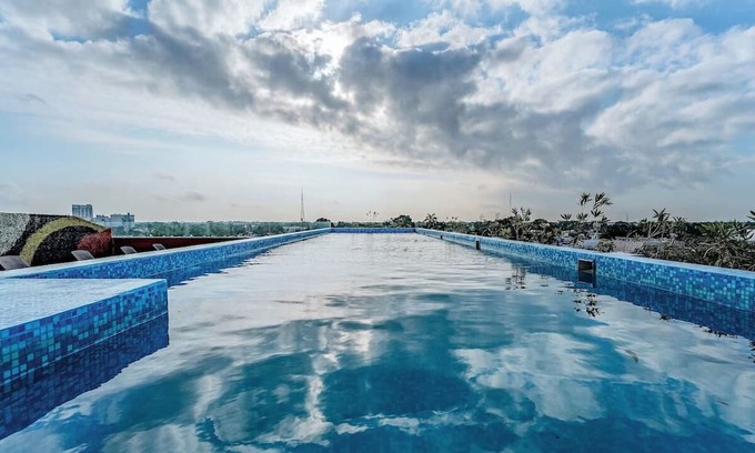 Centro Maison | Enjoy Our Rooftop Pool & Comfortable Room near Cultural Landmarks