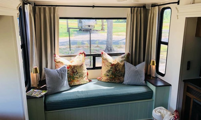 Allentown Maison | Couples Cottage Camper