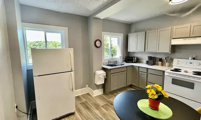 Saint John Appartement | 1BR Next to Hospital & Uptown