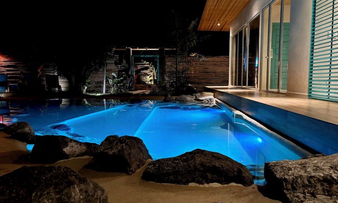 Dinalupihan Villa | Turquoise Tide Villa with beach style pool and Jacuzzi