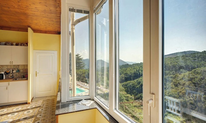 Cava de' Tirreni Appartement | Apartment 'Appartamento U' Vicariell' with Sea View, Shared Pool and Wi-Fi