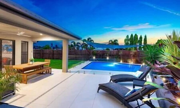 Smithfield Maison | Four BR Smithfield Serenity, Pool, Pool Table & Pets