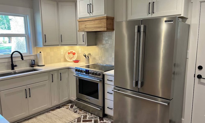 Batesville Maison | Charming 2-bedroom house with AC, WiFi in pleasant Batesville