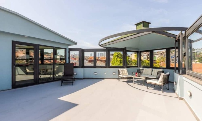 Ortakoy Appartement | This apartment is a 2 bedroom(s), 2 bathrooms, located in Beşiktaş, İstanbul.