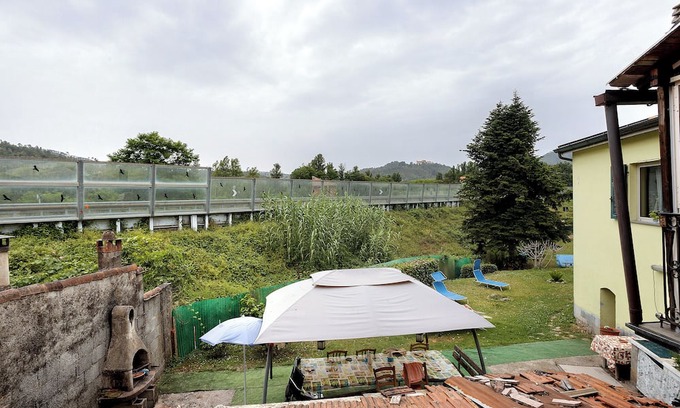 Beverino Appartement | Apartment 'La Casa Sulla Collina' with Balcony, Wi-Fi and Air Conditioning