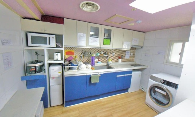 Noryangjinil-tong Cabine | Cozy Room: 30 Seconds from Noryangjin Station, Prime Location in Seoul