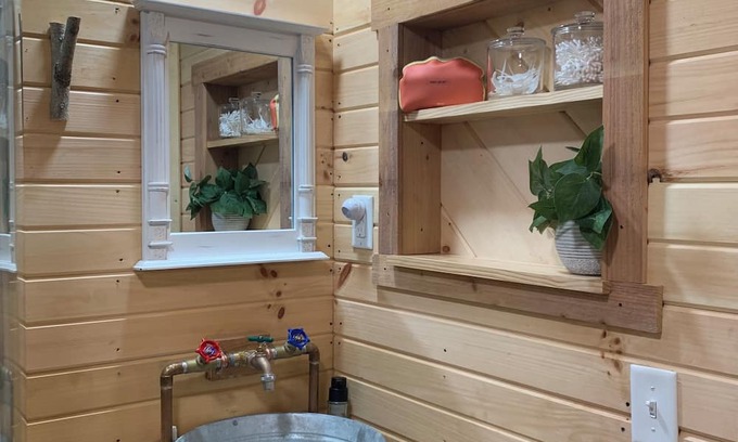 Chandlersville Cabine | Cozy Cabin near The Wilds- Pet Friendly