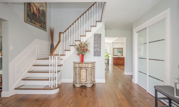 Hamilton Maison | STUNNING EXECUTIVE HOME- FURNISHED!!!