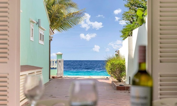 Playa Maison | Kas Koral - Authentic, luxury oceanfront villa in Kralendijk