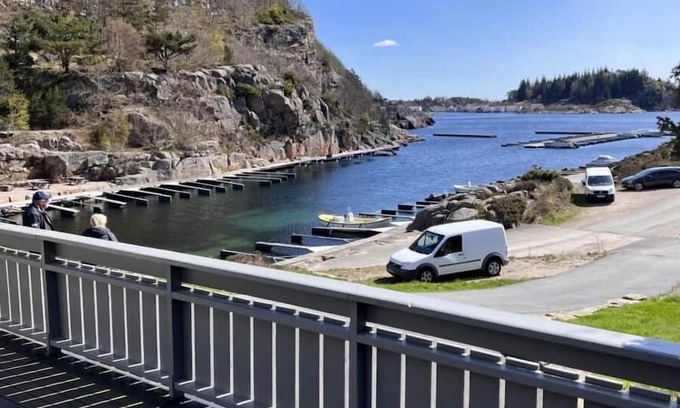 Lindesnes Maison | Holiday home Mona in Lussevika, new addition 2024, near Spangereid-Lindesnes, southern Norway, , max. 6 adults, own boat mooring, approx. 100 m² living space, 3 bedrooms, charming and tasteful furnishings, large veranda with fjord view, terrace f.