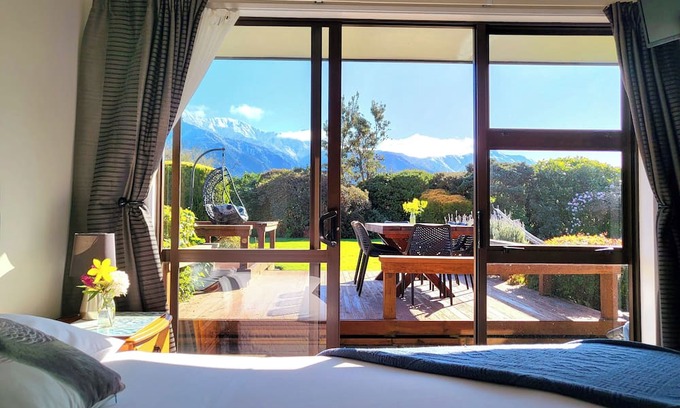 Kaikoura Cabine | Christmas 2024: 11 people, Hot Tubs, Spectacular Views, Plenty of Space to Play