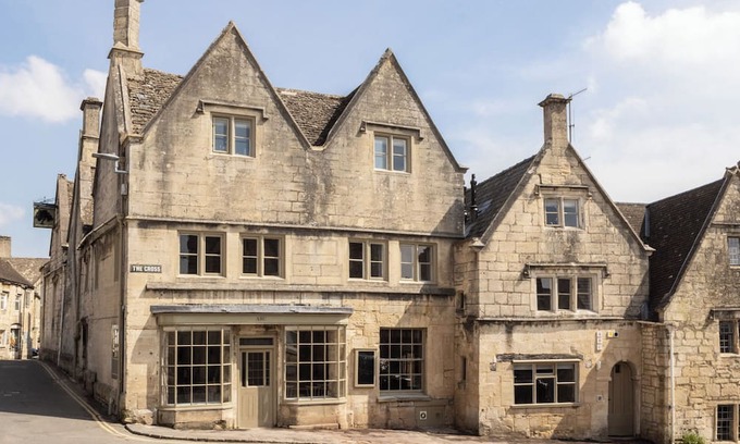 Painswick Maison | This house is a 5 bedroom(s), 5 bathrooms, located in Cotswolds, .