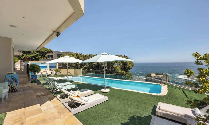 Bantry Bay Villa | Indulge in Lavish Comfort at Villa Stanleon