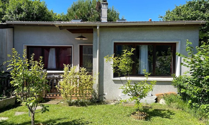 Noisy-le-Grand Maison | Homerez - House in Noisy-le-Grand