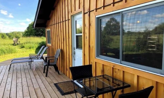 Grey Highlands Chalet De Ski | Private 5 Acre Chalet with Bunkie & Sauna - Rated 4.9 with 100 Reviews on Airb&b