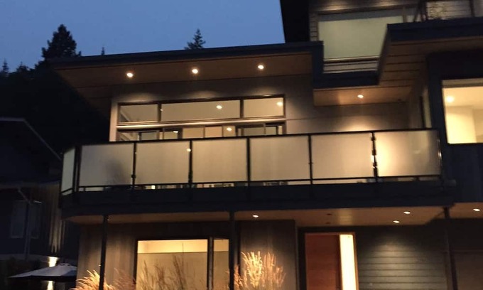 Squamish Maison | Modern bright home, epic views, family friendly