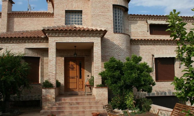Olias del Rey Maison | Country House 'El Retiro De Toledo' with Private Pool, Wi-Fi and Air Conditioning