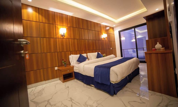 Al Kura Chalet De Ski | Chalet with private pool