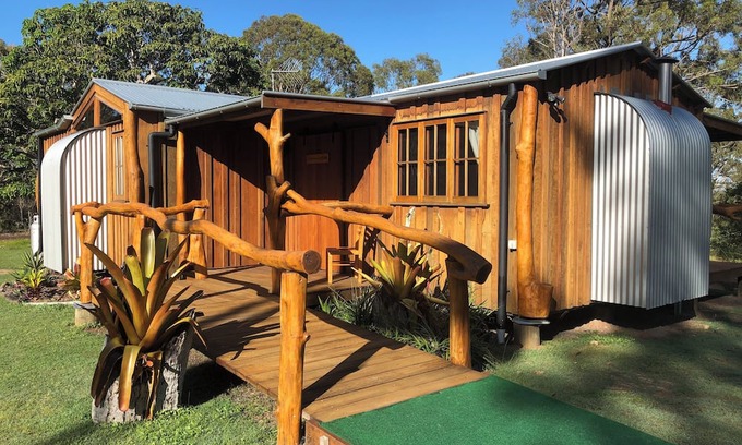 River Heads Cabine | Mango Lodge romantic cabin at River Heads near Fraser Island