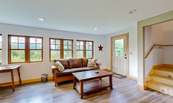 Franconia Maison | Cozy two-story mountain home with beautiful views & furnished patio