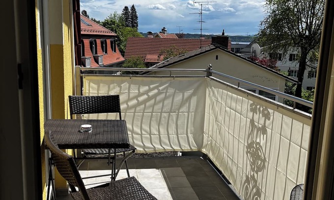 Tutzing Appartement | Helle und Gemütliche 3-zimmer Dachgeschosswohnung in Seenähe