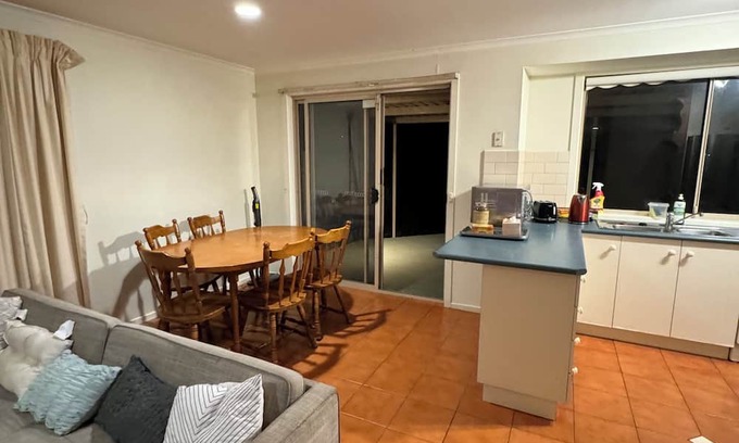 Werribee Maison | "Cozy Werribee Retreat: 3BR Home"