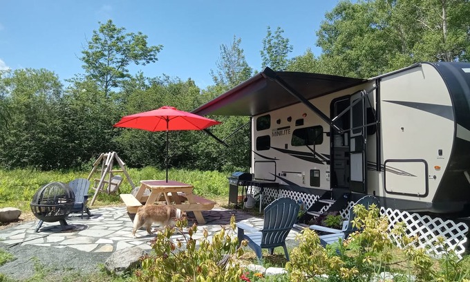 Seal Cove Maison | Cozy mobile home with WiFi and AC in the most beautiful location in Acadia.