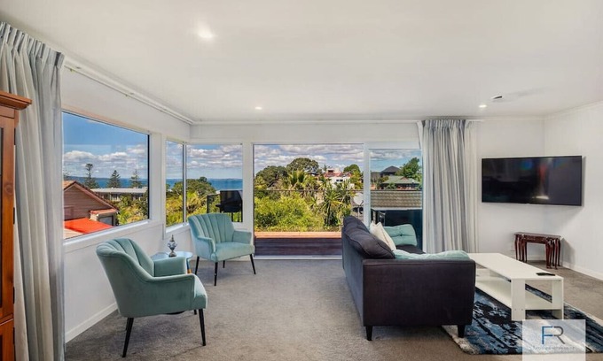 Browns Bay Maison | Spectacular Sea Views -Exec Home