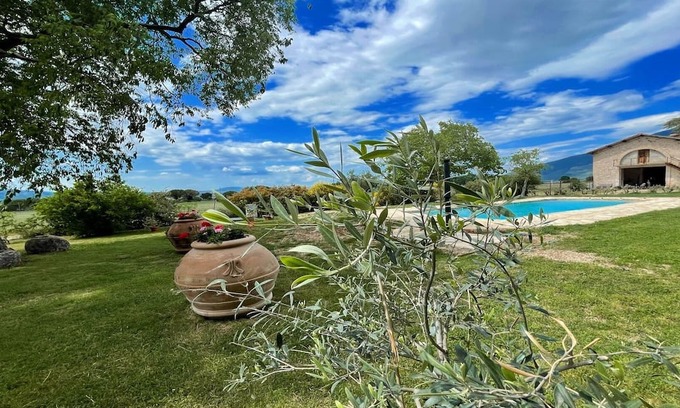 Poreta Autre | Spoleto Biofarm - All Year pool + shops and bars