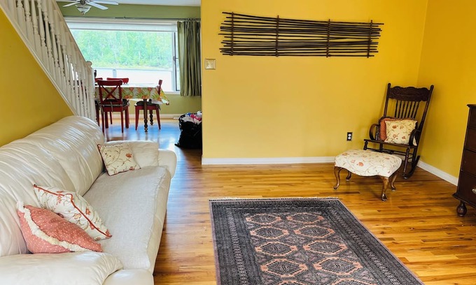Regional District of Kitimat-Stikine Maison | Riverfront heritage home in the heart of Hazelton