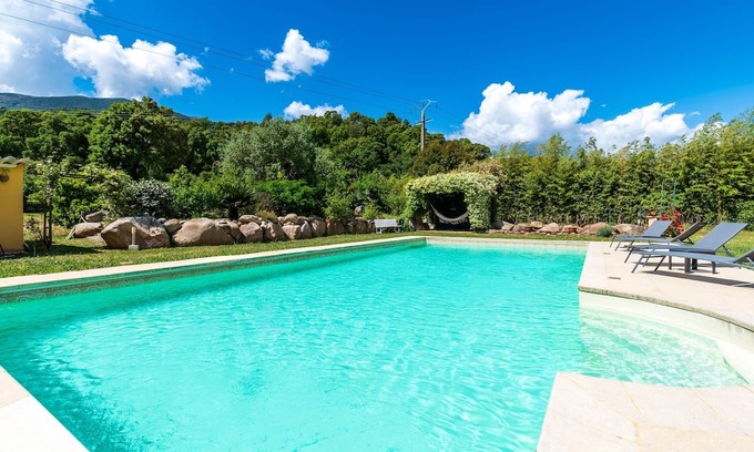 Tavaco Maison | Paravano - maison climatisée avec piscine