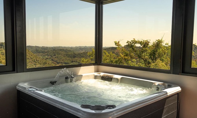 Vega Alta Maison | Entire Place W/Private Bar, Jacuzzi, Pool table & Scenic View.
