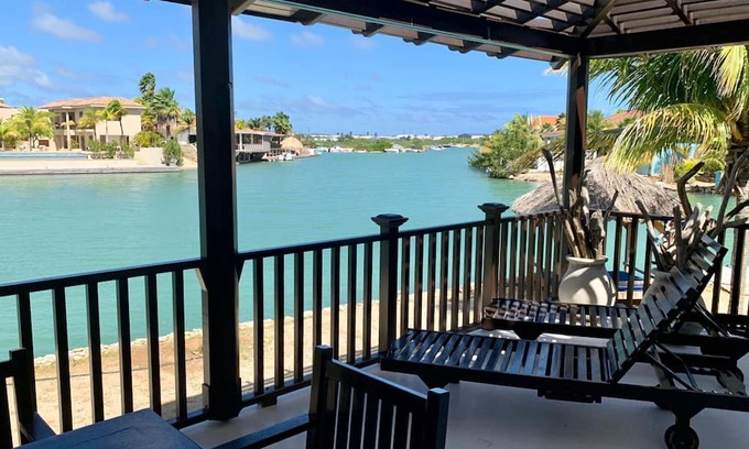 Kralendijk Maison | Casa Cascaya - Amazing Views With Large Porch!