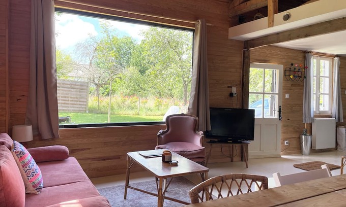 Bernay Maison | Cottage in the Normandy countryside with its apple trees