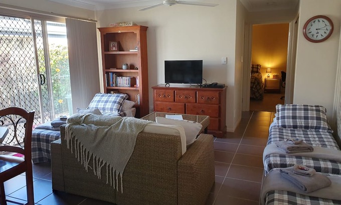 Narangba Appartement | Narnie's Place with Breakfast - Relaxing Guesthouse; Bush, Creek, Walking Tracks