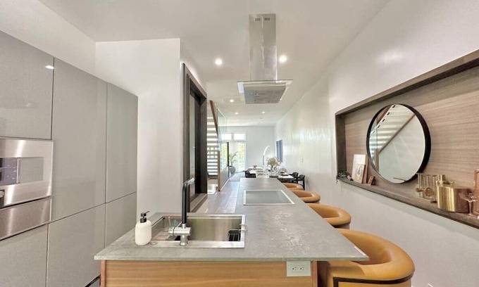 South Side Slopes Maison | The Josephine Villa | Elevator | Panoramic Views