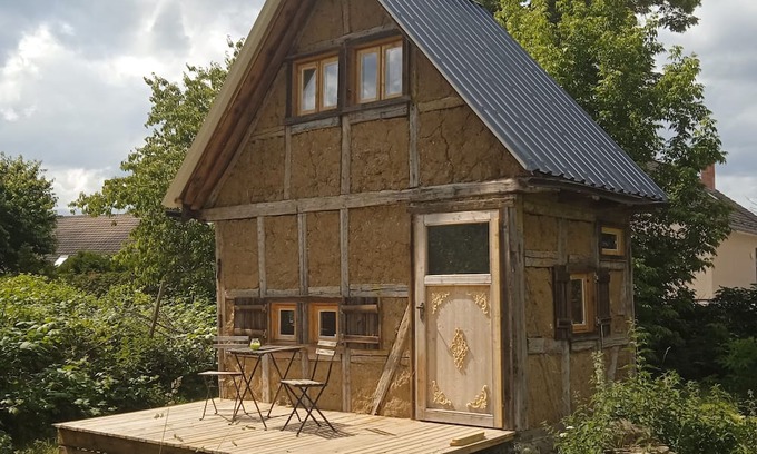 Kletzin Cabine | Tiny-house aus Holz und Lehm mit Eigenem Gartenbereich