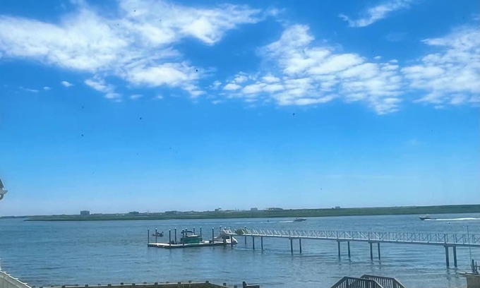 Somers Point Appartement | Bay View from your BED! Dog friendly and parking!
