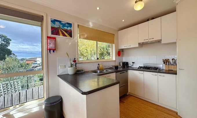 Kingston Maison | Hobart Harmony Home - 10 minutes to CBD