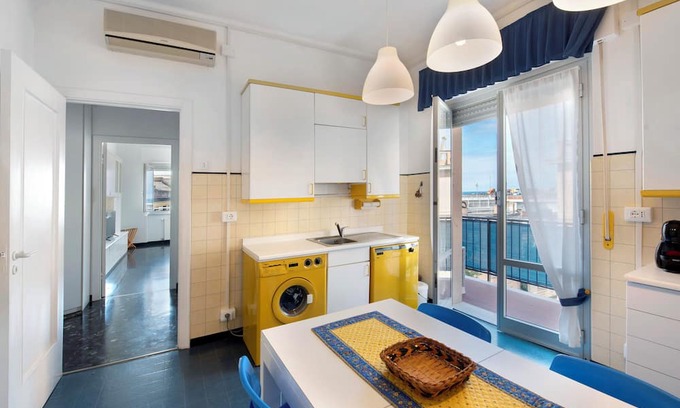Pra' Appartement | Apartment 'Palmaro' with Balcony and Air Conditioning