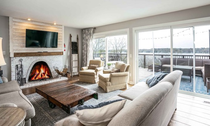Twin Lakes Maison | Highland House – 8 BDR Home Sleeps 23! Private Pool, Pet Friendly