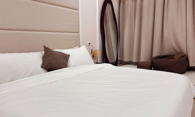Datong Appartement | 3 minutes to taoyaun airport MRT / 5mins to night market! 6 people max apartment
