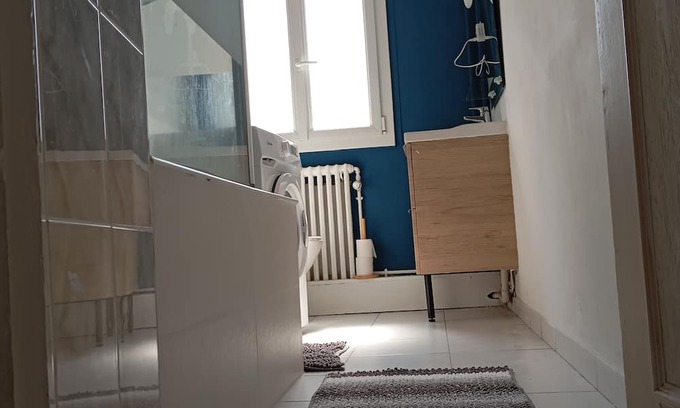 Carrieres-sous-Poissy Appartement | The People of Grass Flat