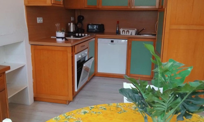 Huelgoat Appartement | Le Nid du Centre, apartment in the heart of Huelgoat, all within walking distance